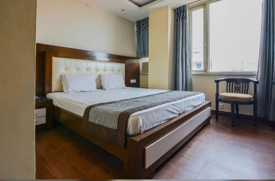 Hotel Opulence Pathānkot Стая снимка