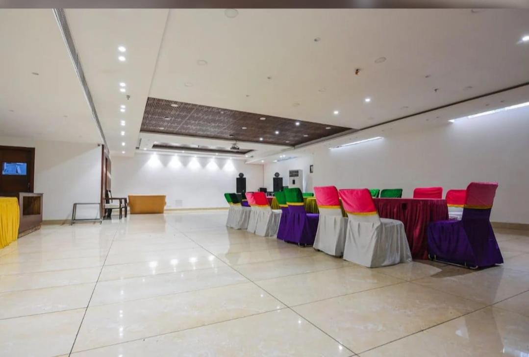 Hotel Opulence Pathānkot Екстериор снимка